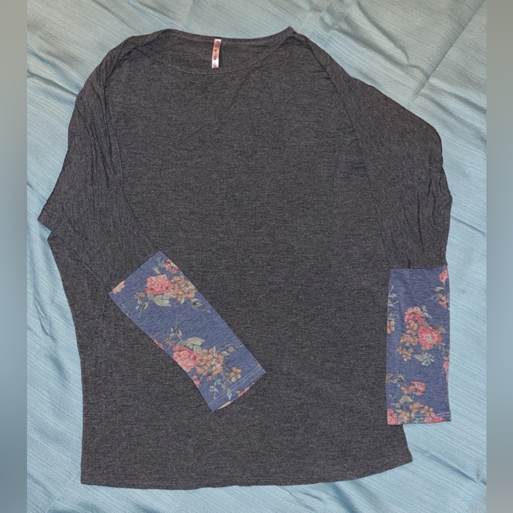 Size XL women’s long sleeve shirt